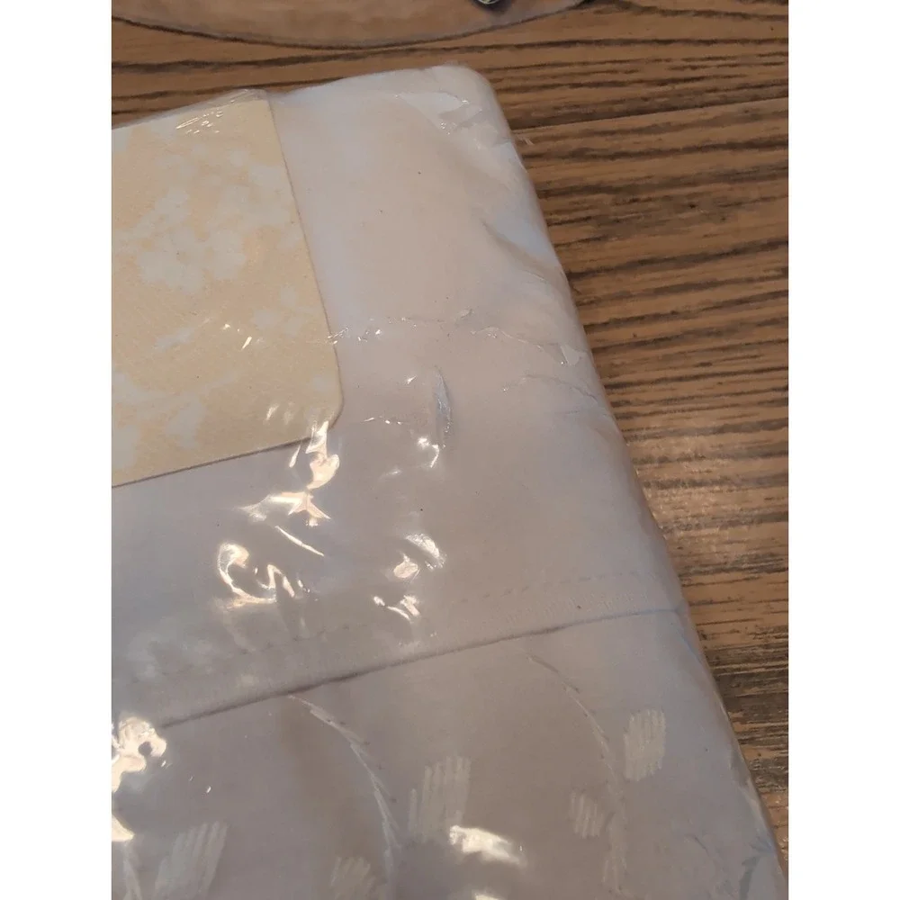 New Vintage Heirloom Collection Luxury Percale Embroidered Lace Queen Sheet Set